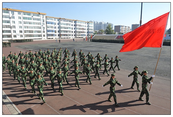 晉中學(xué)院2012級新生軍訓(xùn)匯演暨開學(xué)典禮在北院體育場隆重舉行