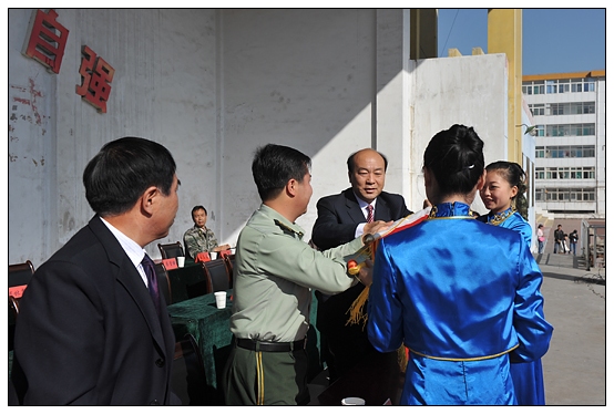 晉中學(xué)院2012級新生軍訓(xùn)匯演暨開學(xué)典禮在北院體育場隆重舉行