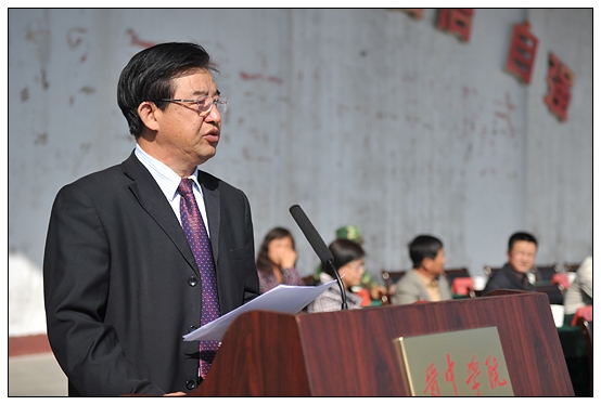 晉中學(xué)院2012級新生軍訓(xùn)匯演暨開學(xué)典禮在北院體育場隆重舉行