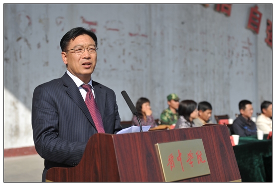 晉中學(xué)院2012級新生軍訓(xùn)匯演暨開學(xué)典禮在北院體育場隆重舉行