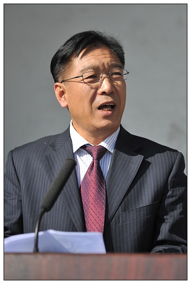 晉中學(xué)院2012級新生軍訓(xùn)匯演暨開學(xué)典禮在北院體育場隆重舉行