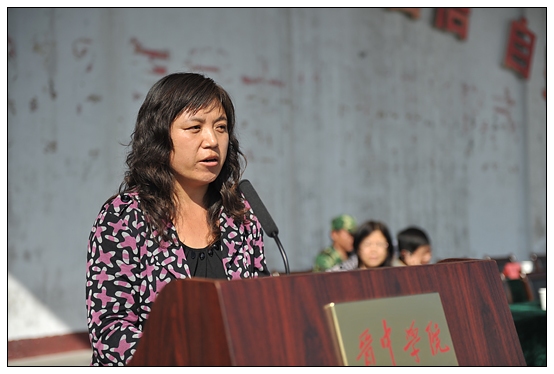 晉中學(xué)院2012級新生軍訓(xùn)匯演暨開學(xué)典禮在北院體育場隆重舉行