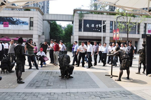 景德鎮陶瓷學院古代制陶行為藝術秀亮相南昌市“三看”活動