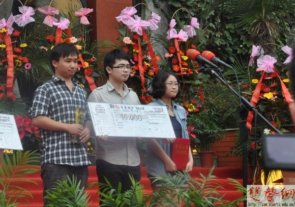 南京藝術(shù)學(xué)院學(xué)子在首屆“臺(tái)宜獎(jiǎng)”國(guó)際陶瓷設(shè)計(jì)大賽中喜獲佳績(jī)