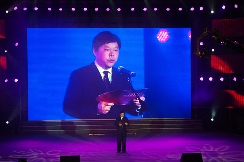 “我們在一起”慶祝建校60周年文藝晚會暨優秀校友頒獎儀式隆重舉行