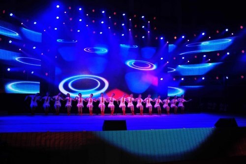 “我們在一起”慶祝建校60周年文藝晚會暨優秀校友頒獎儀式隆重舉行