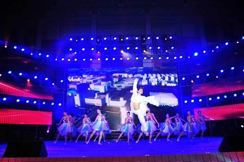 “我們在一起”慶祝建校60周年文藝晚會暨優秀校友頒獎儀式隆重舉行