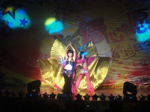 2012外語學(xué)院“新語心愿”迎新晚會報道