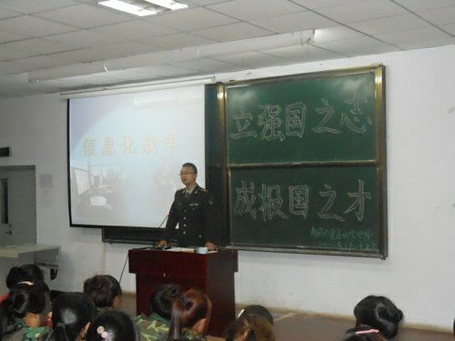 制藥與食品科學學院組織新生參加軍事理論課學習