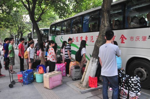 第二批實(shí)習(xí)生啟程實(shí)習(xí) 本專科共約1800余人