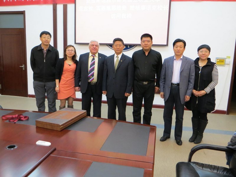 吉林農(nóng)業(yè)科技學院與俄羅斯克拉斯諾雅爾斯克國立農(nóng)業(yè)大學簽合作協(xié)議吉林農(nóng)業(yè)科技學院與俄羅斯克拉斯諾雅爾斯克國立農(nóng)業(yè)大學簽合作協(xié)議