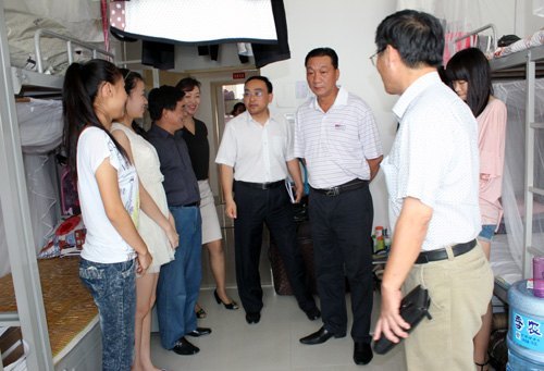 劉力書記、李仰智副院長到新聞傳播學院調研