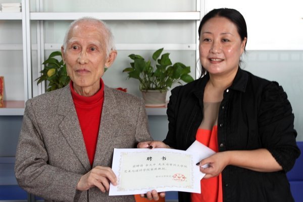 攜“鄉愁”回“母鄉” 談“美感”述“經驗”——著名文化學者余光中再次受聘常州工學院客座教授親為學子授課