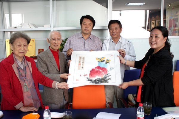 攜“鄉愁”回“母鄉” 談“美感”述“經驗”——著名文化學者余光中再次受聘常州工學院客座教授親為學子授課