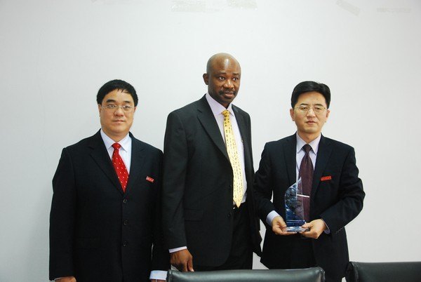 海外五所高校代表團出席武漢工程大學40年校慶