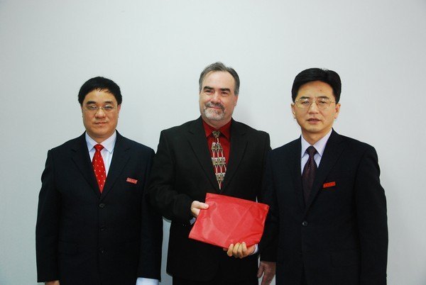 海外五所高校代表團出席武漢工程大學40年校慶