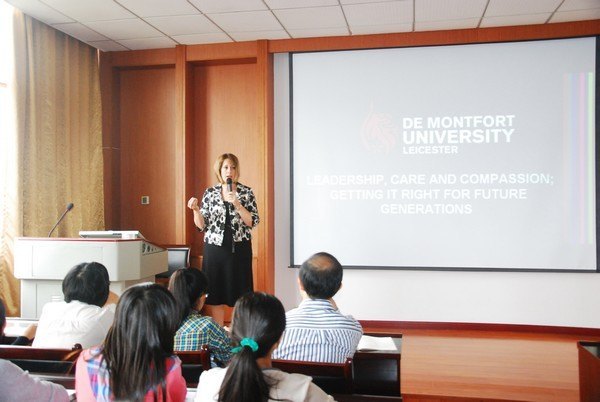 海外五所高校代表團出席武漢工程大學40年校慶