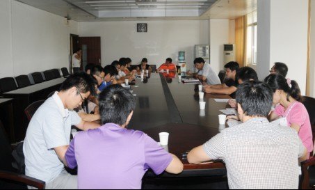 學(xué)校紀委組織2012年新任處級、科級輔導(dǎo)員進行集體廉政談話