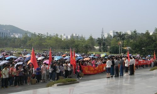 【豐湖黨旗紅】經(jīng)濟(jì)管理系黨總支開(kāi)展“美化校園 你我同行”活動(dòng)