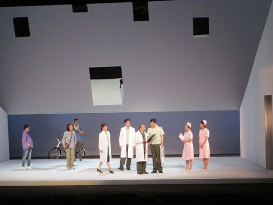 以吳孟超先進事跡改編的大型話劇《吁命》在上海首演