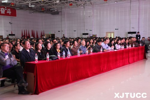 歌唱祖國,喜迎黨的十八大:西安信德建設工程有限公司演藝團赴西安交大城市學院進行慰問演出