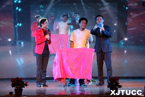 歌唱祖國,喜迎黨的十八大:西安信德建設工程有限公司演藝團赴西安交大城市學院進行慰問演出