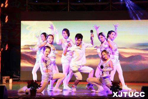 歌唱祖國,喜迎黨的十八大:西安信德建設工程有限公司演藝團赴西安交大城市學院進行慰問演出