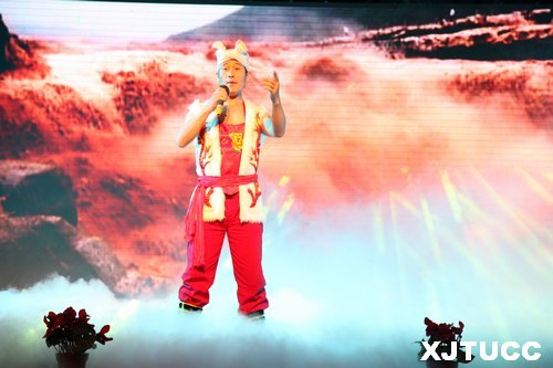 歌唱祖國,喜迎黨的十八大:西安信德建設工程有限公司演藝團赴西安交大城市學院進行慰問演出