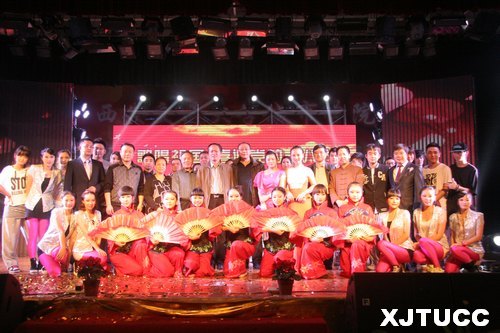 歌唱祖國,喜迎黨的十八大:西安信德建設工程有限公司演藝團赴西安交大城市學院進行慰問演出