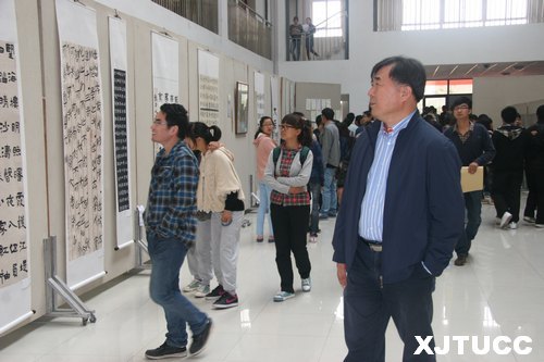 西安交通大學(xué)城市學(xué)院“墨?未央書畫篆刻藝術(shù)匯報展”開幕