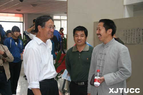 西安交通大學(xué)城市學(xué)院“墨?未央書畫篆刻藝術(shù)匯報展”開幕