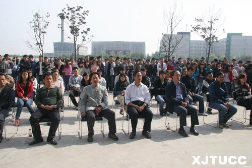 西安交通大學(xué)城市學(xué)院“墨?未央書畫篆刻藝術(shù)匯報展”開幕