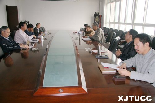 《西安交大城市學(xué)院教育教學(xué)研究》編委會(huì)會(huì)議召開