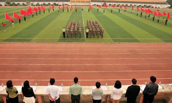 西藏班2012級新生軍訓會操表演【圖】