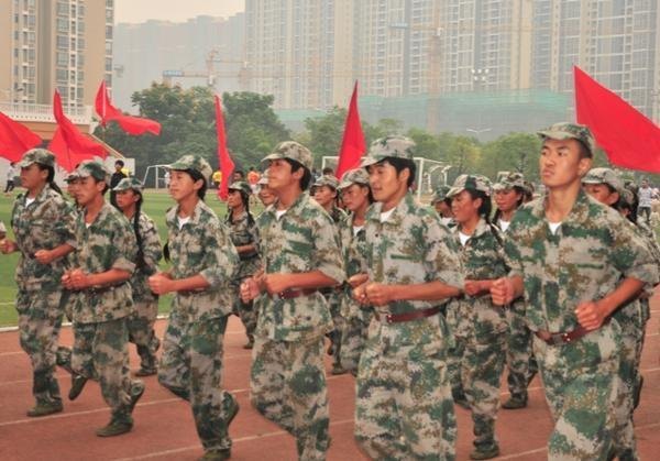 西藏班2012級新生軍訓會操表演【圖】