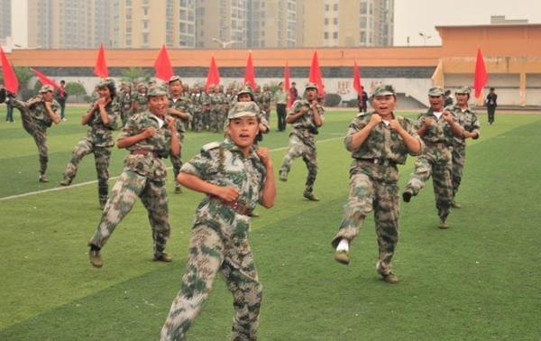 西藏班2012級新生軍訓會操表演【圖】