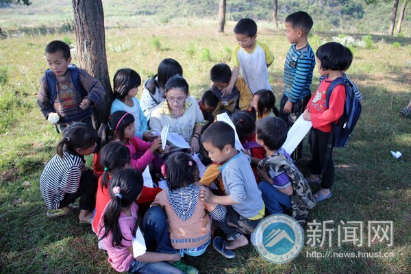 國慶愛心回訪 湖南科技大學學生為山區孩子送去“中秋禮物”
