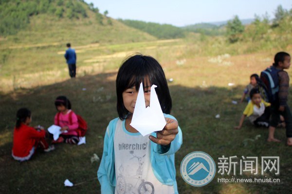 國慶愛心回訪 湖南科技大學學生為山區孩子送去“中秋禮物”