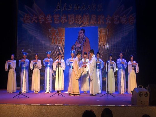 學校舉行迎新展演文藝晚會暨第三屆學生成才禮