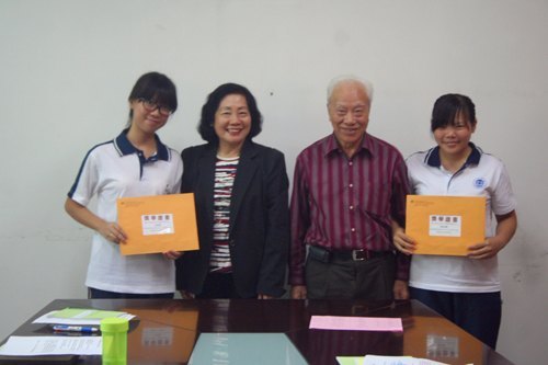 福慧慈善家來校 向優秀貧困生頒發獎學金