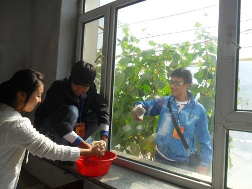 濃情中秋 情系老人——長(zhǎng)春建筑學(xué)院青年志愿者聯(lián)合會(huì)中秋慰問(wèn)老人院