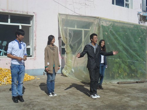 濃情中秋 情系老人——長(zhǎng)春建筑學(xué)院青年志愿者聯(lián)合會(huì)中秋慰問(wèn)老人院