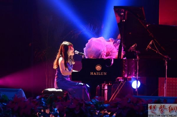 南京藝術(shù)學(xué)院隆重表彰第十屆全國聲樂比賽獲獎(jiǎng)?wù)邚埖さぁ②w婉辛