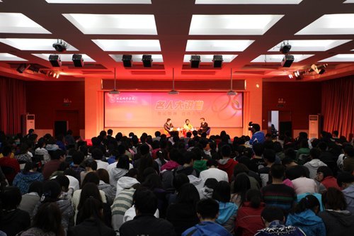 中國國家射擊隊王義夫、易思玲作客北京城市學院“名人大講堂”