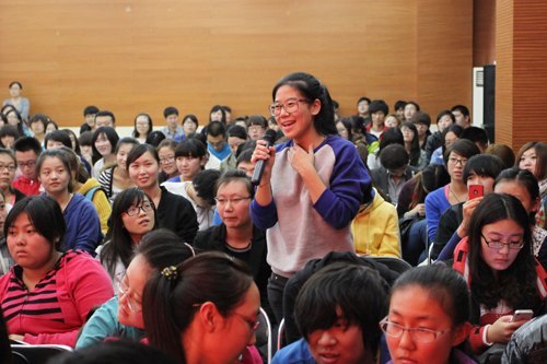 中國國家射擊隊王義夫、易思玲作客北京城市學院“名人大講堂”