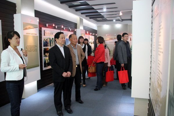 《鄭州教育》通訊員會議在鄭州職業(yè)技術(shù)學(xué)院召開