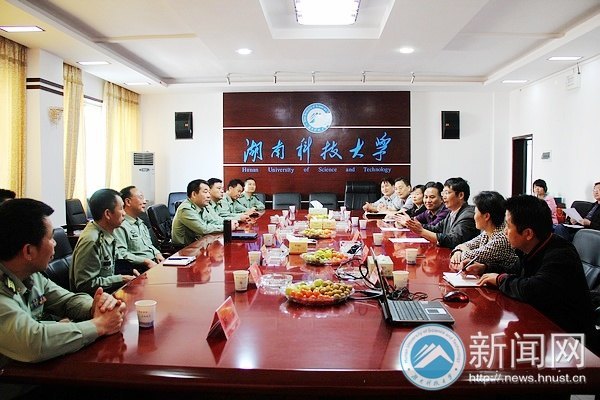 湘潭軍分區政委孔雪興一行來湖南科技大學調研