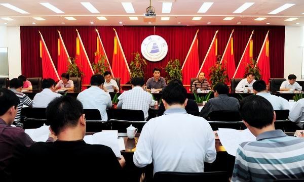 認真研讀文件 全面領會精神 切實抓好落實