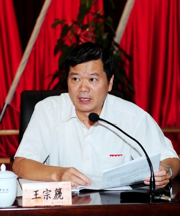 認真研讀文件 全面領會精神 切實抓好落實