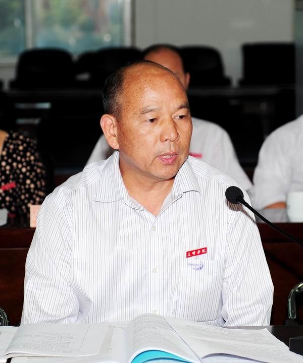 認真研讀文件 全面領會精神 切實抓好落實